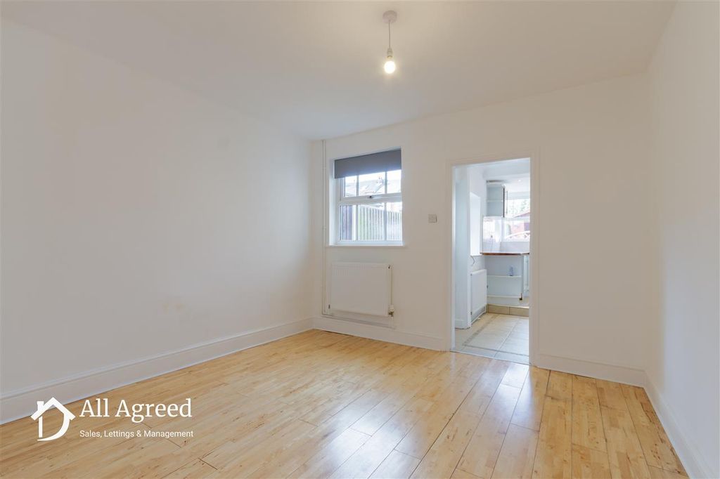 Property photo 3 of 9 Dining Room