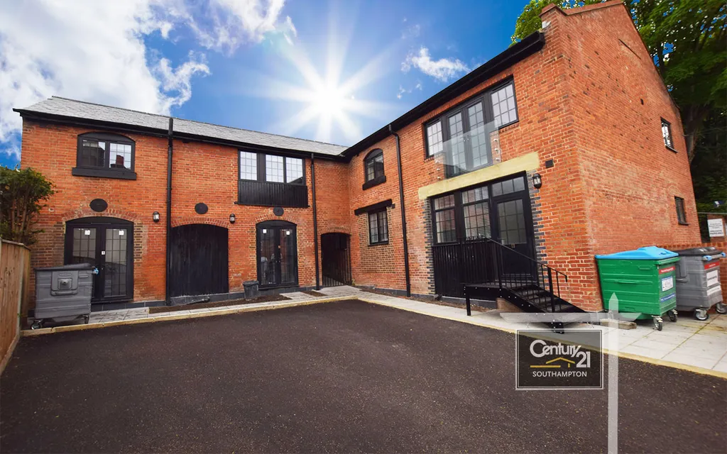 |Ref: R169518|, Rockstone Lane, Southampton SO14 - View 3