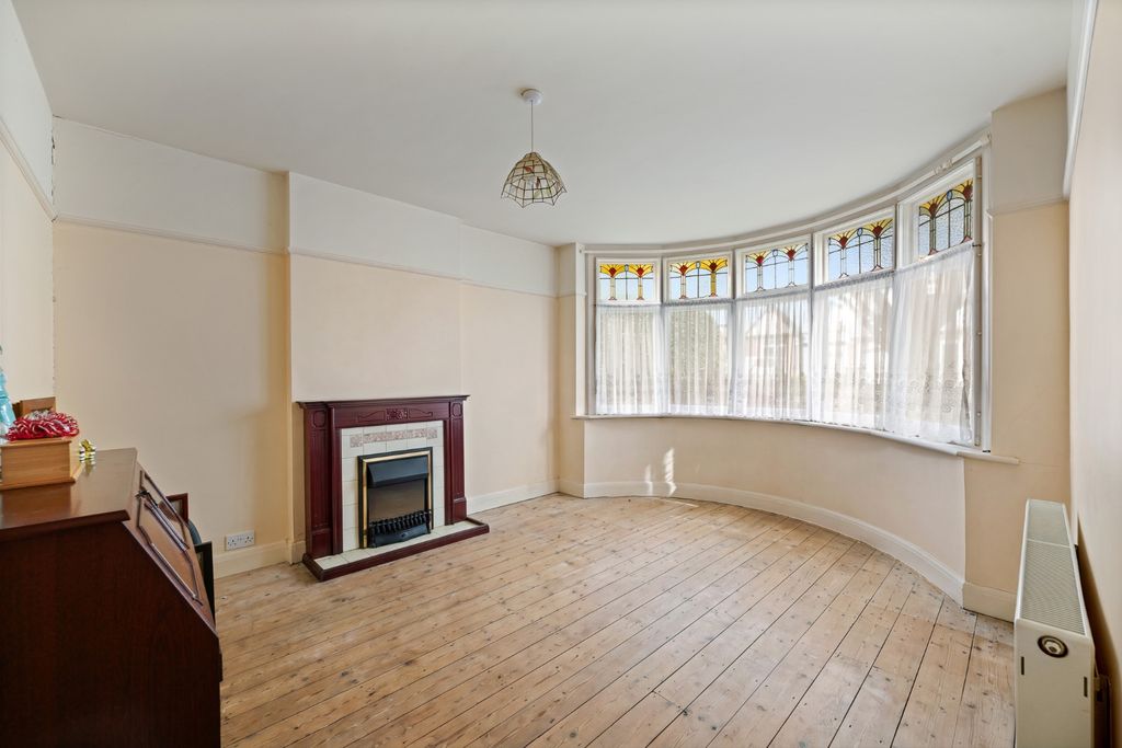 Property photo 2 of 23 5589293