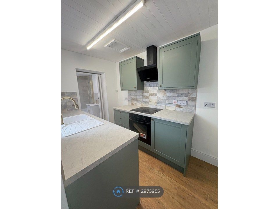 Property photo 1 of 17 Kitchen