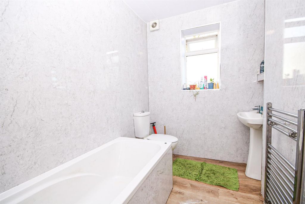 Property photo 3 of 11 2-Img_8811.Jpg