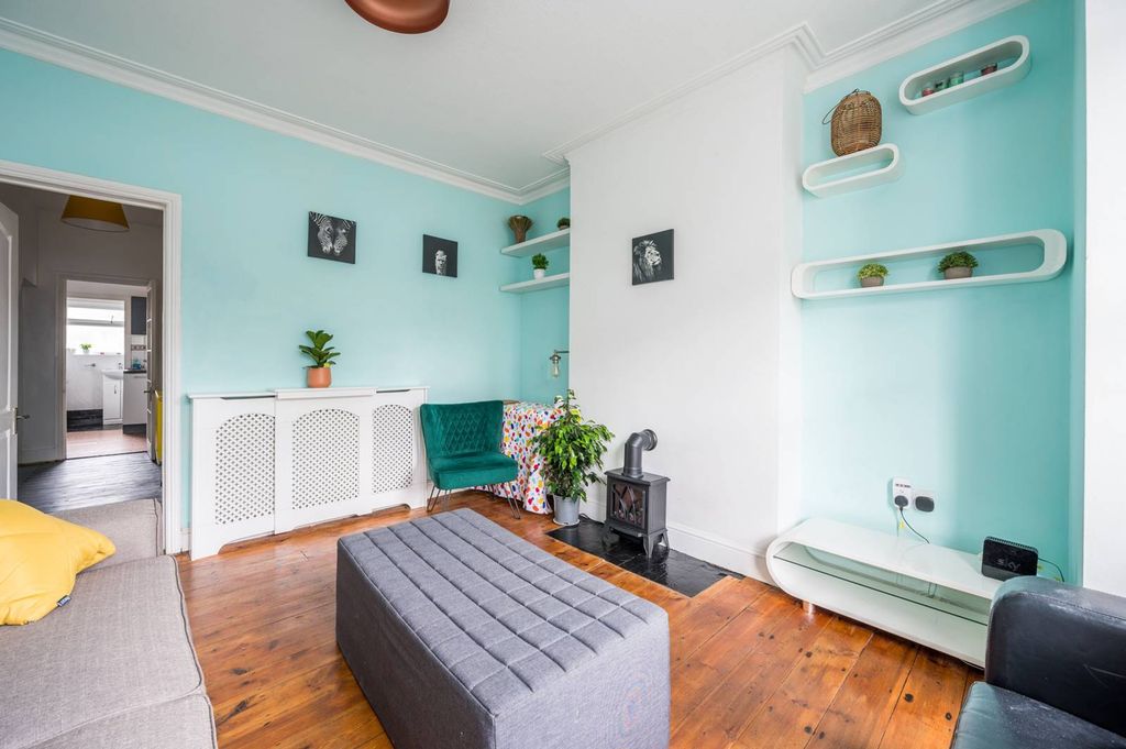 Property photo 3 of 11