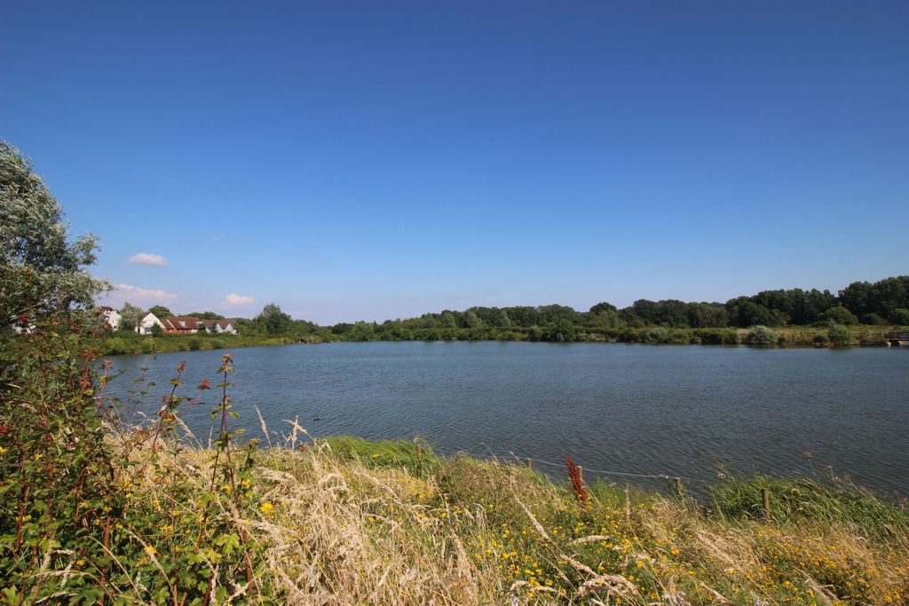 Property photo 2 of 10 Lagoon