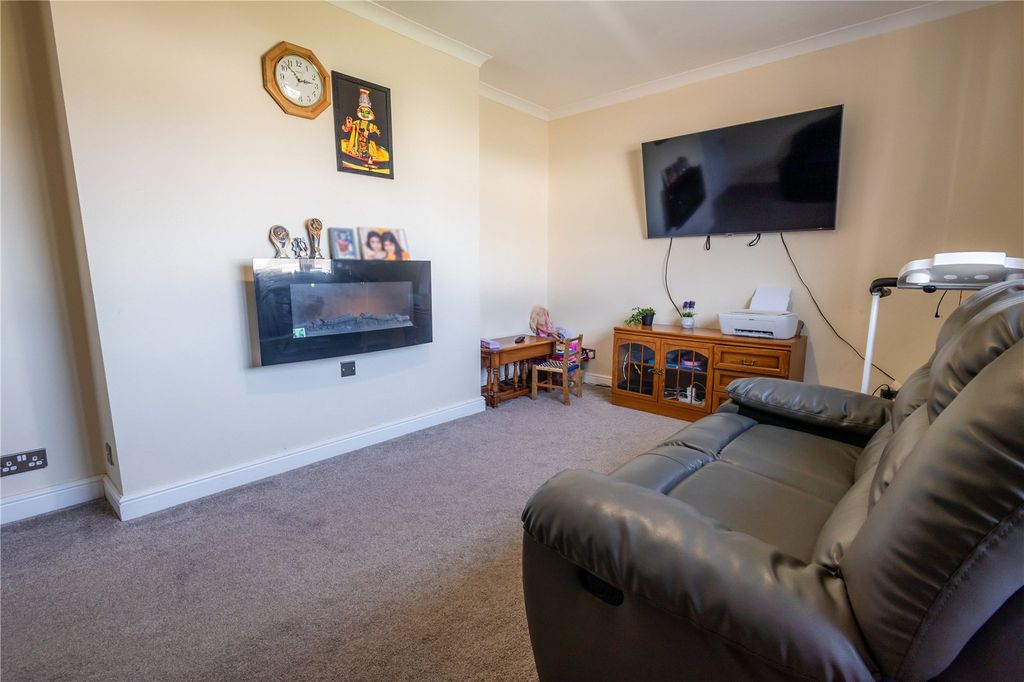 Property photo 3 of 19 Picture No. 04