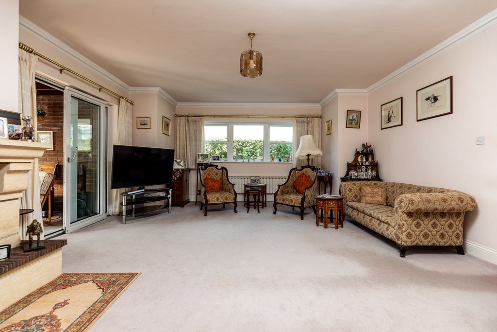 Property photo 3 of 34