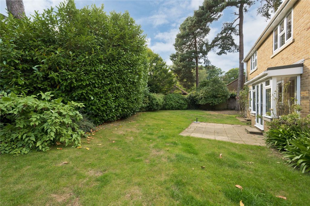 Property photo 2 of 21 19 Clevedon 05