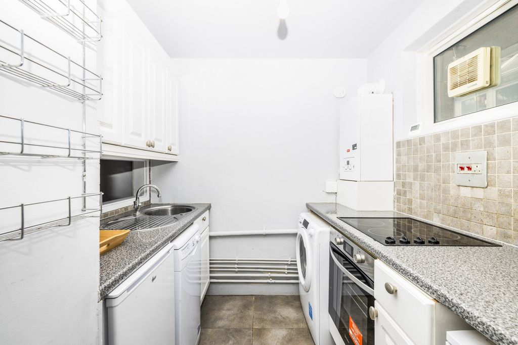 Property photo 2 of 9 Kitchen