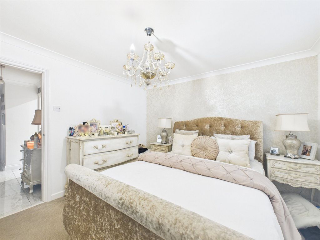 Property photo 3 of 43 Picture No. 02