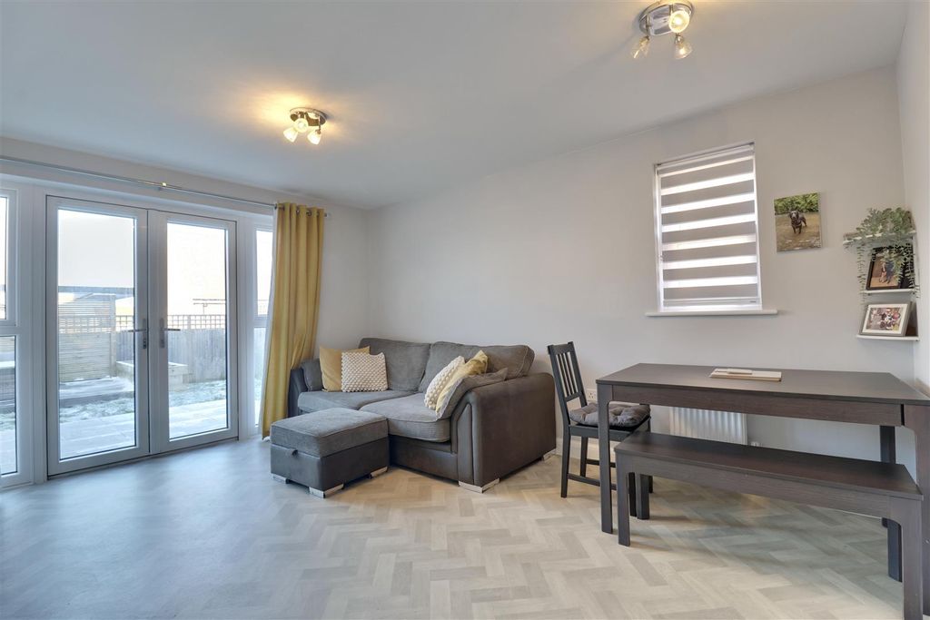 Property photo 2 of 15 7Bee6Fc5-3Aa4-44C0-9433-0Be88619Ea37_1_201_A.Jpeg