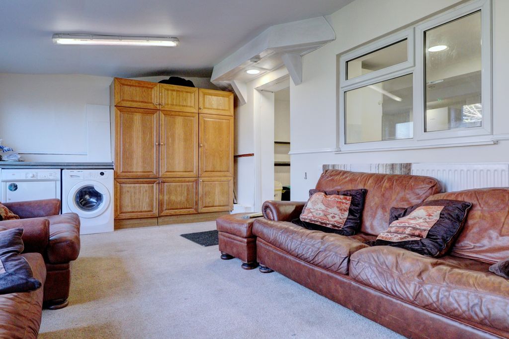 Property photo 2 of 10 Picture No. 12