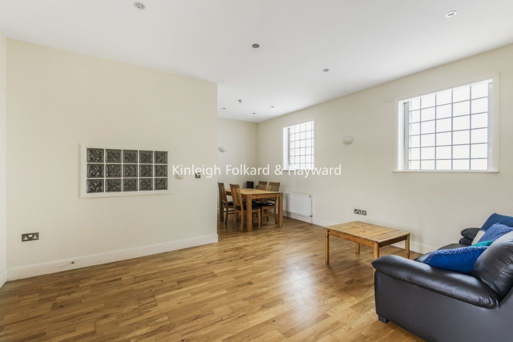 Property photo 1 of 6 951423Cf-Ca25-4004-A