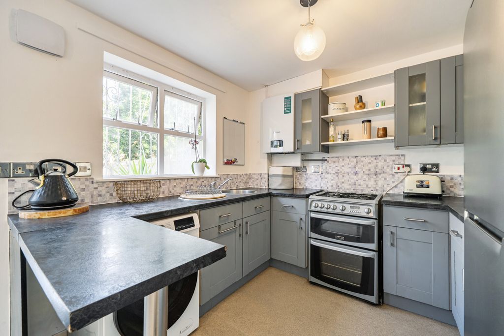 Property photo 3 of 22 1482730-10-6A3Aa2...