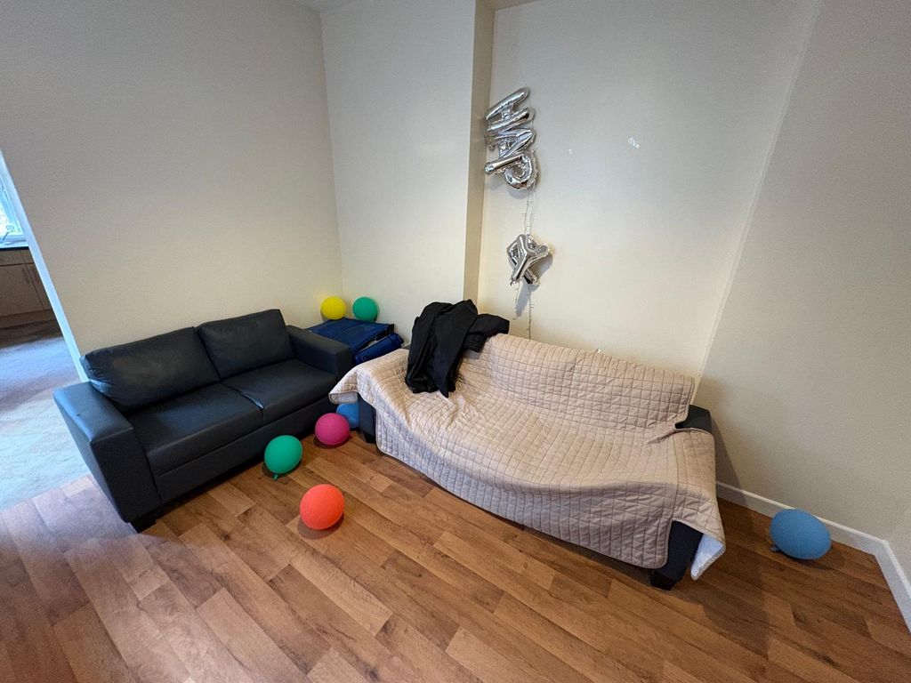Property photo 3 of 10 x (4)