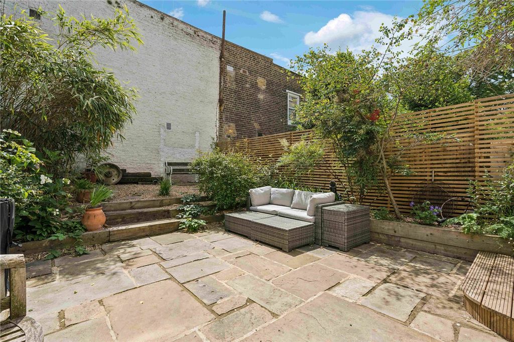 Property photo 2 of 14 Picture No. 18