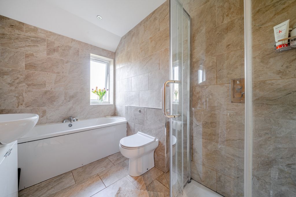 Additional image 6 of 3 bed semi-detached house for saleChurch Path, Hook RG27