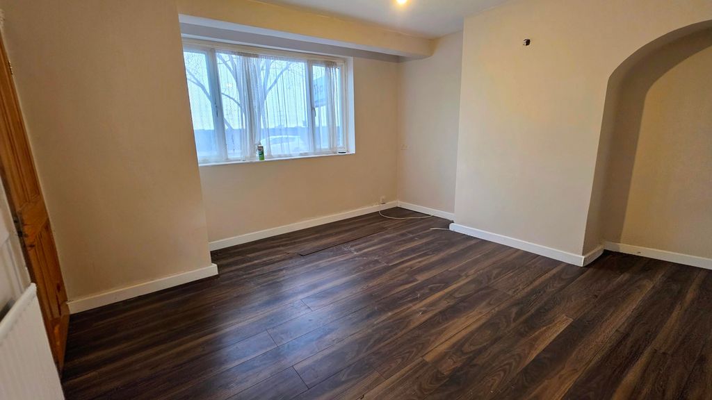 Property photo 2 of 11 Lounge