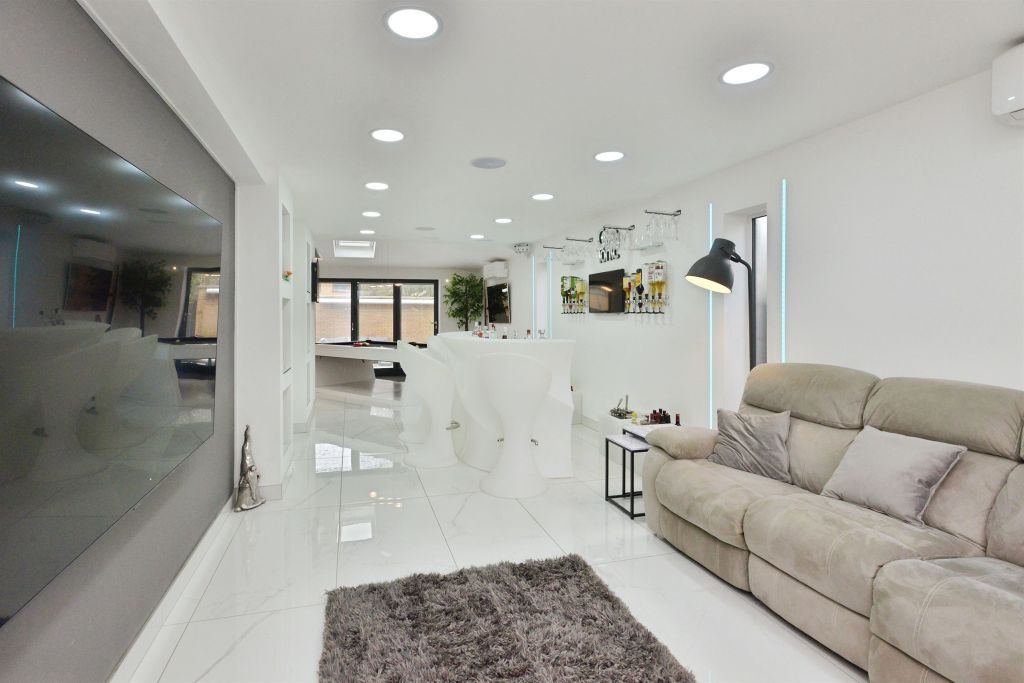 Property photo 3 of 24