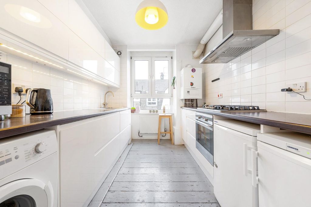 Property photo 3 of 11 Kitchen.Jpg