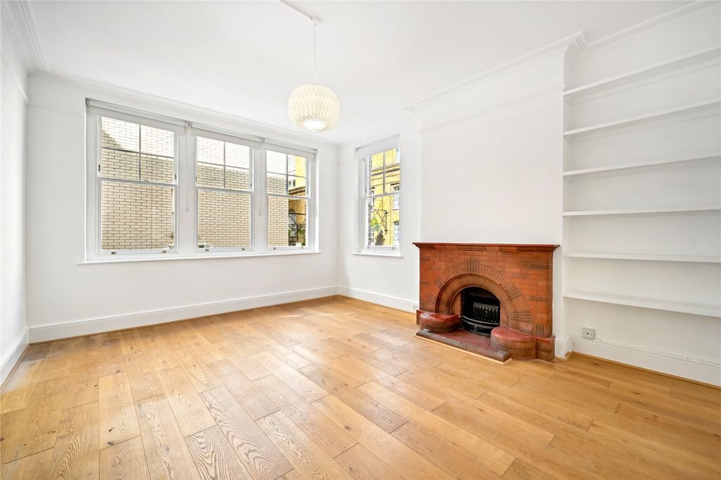 Property photo 1 of 11 Long Acre