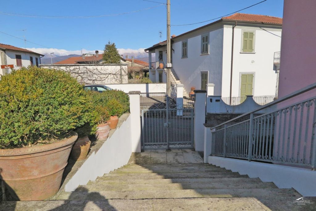 Property photo 3 of 45