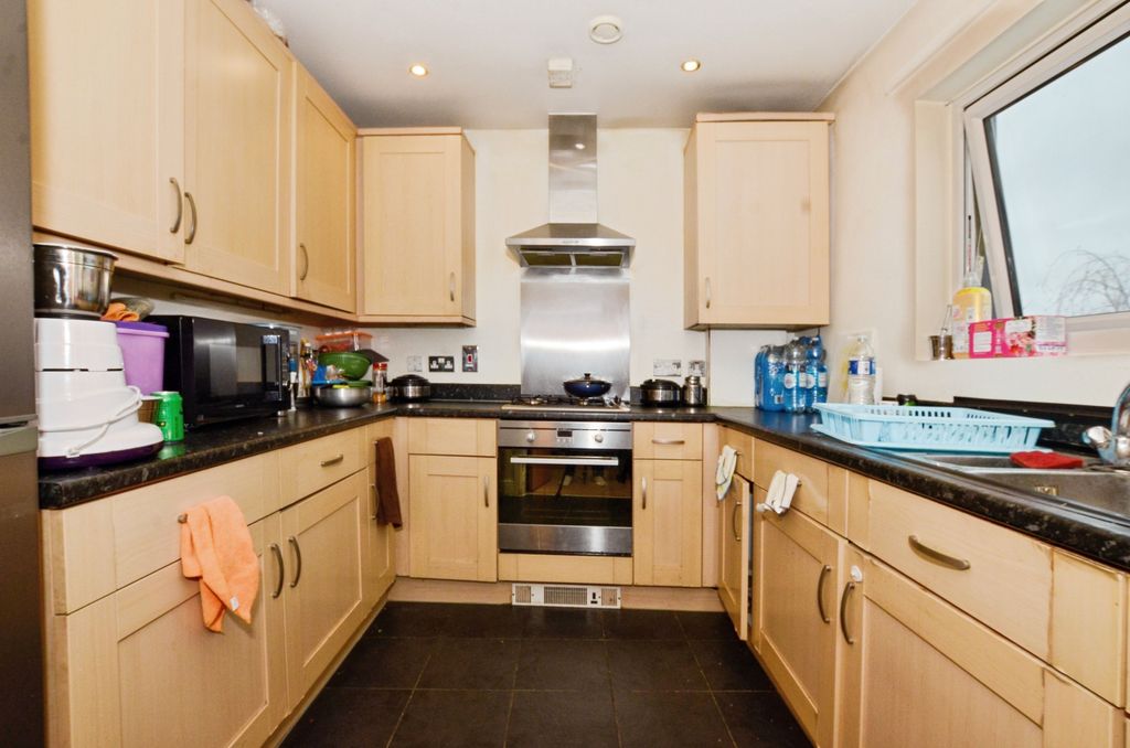 Property photo 2 of 20 Kitchen