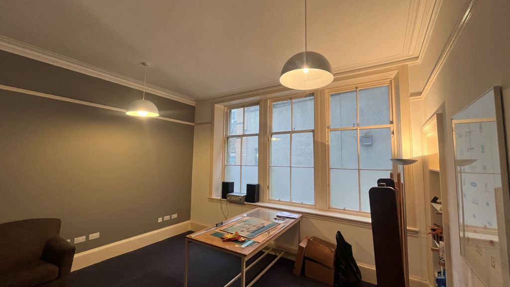 Property photo 2 of 4 Allied-Surveors-Scotland-Office-02