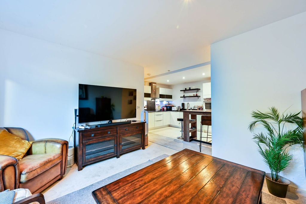 Property photo 3 of 8