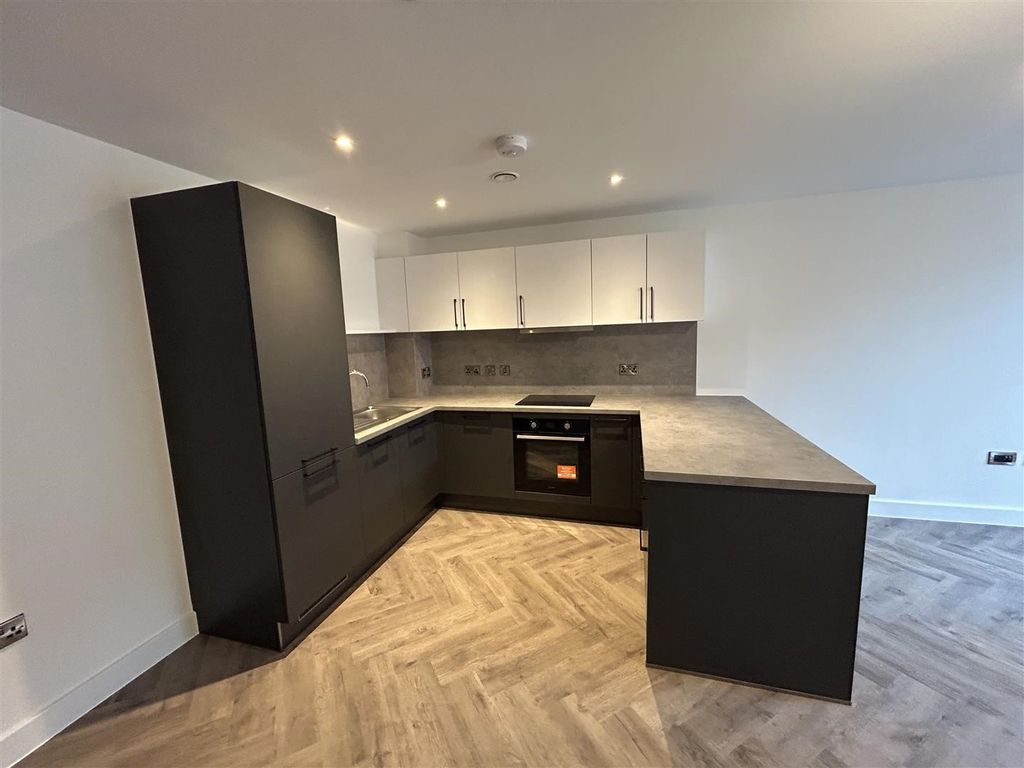 Property photo 2 of 7 Kitchen