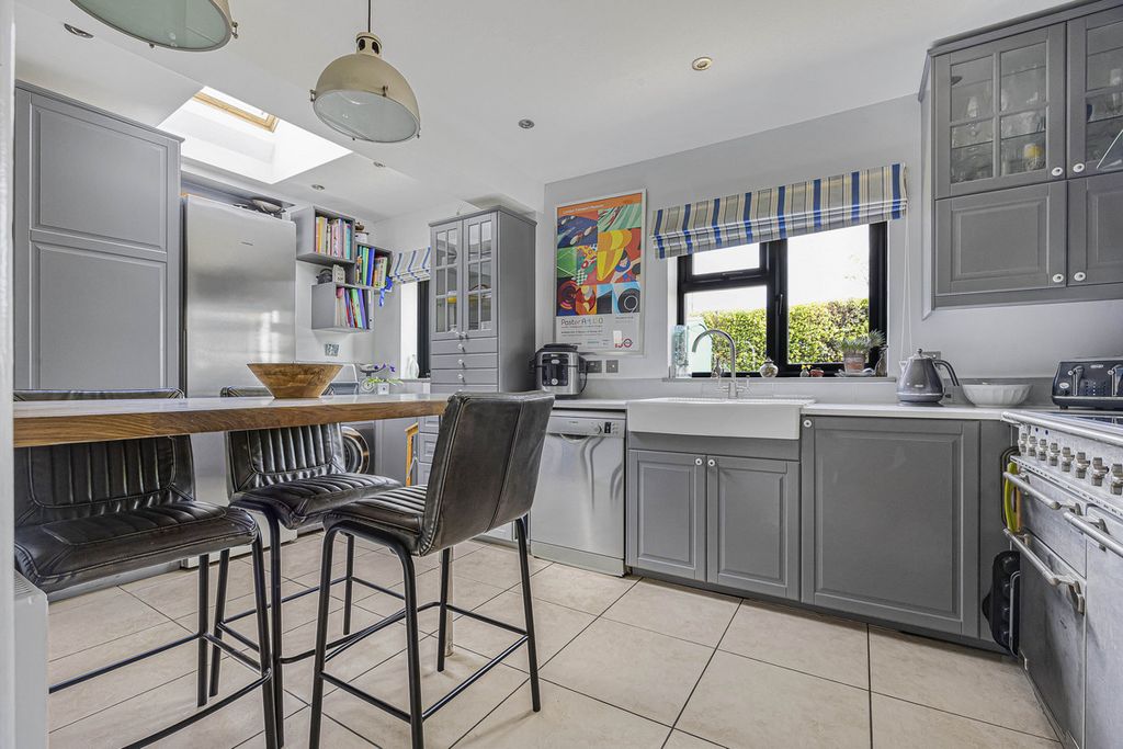 Property photo 3 of 40