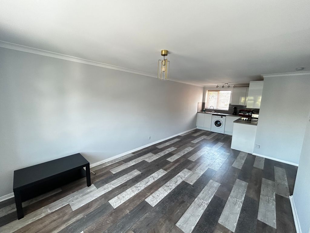 Property photo 2 of 7 Living Room
