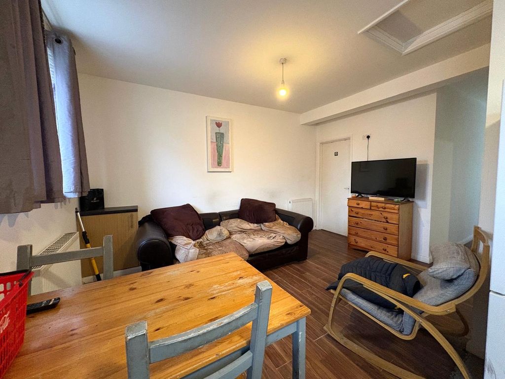 Property photo 2 of 7 Picture No. 05