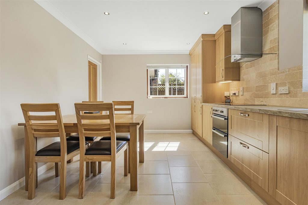 Property photo 2 of 16 9_79738.Jpg