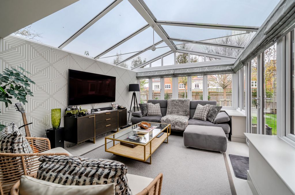 Property photo 3 of 19 1385312-9-6928643...