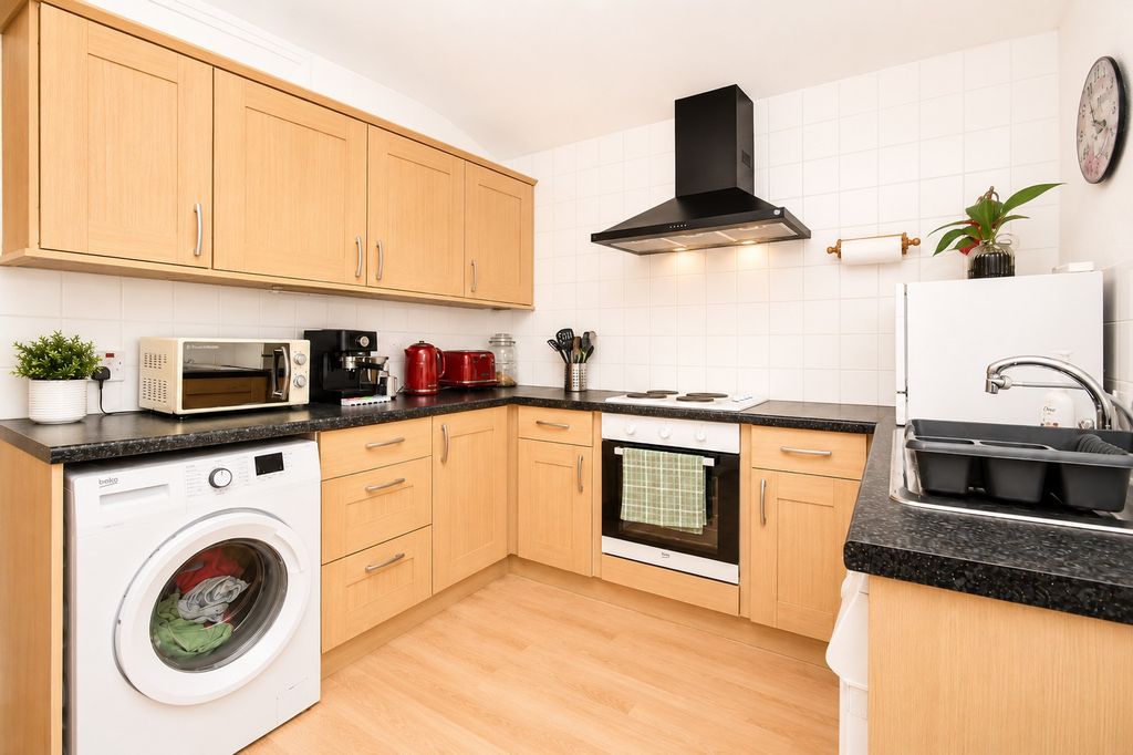 Property photo 3 of 11 5221882