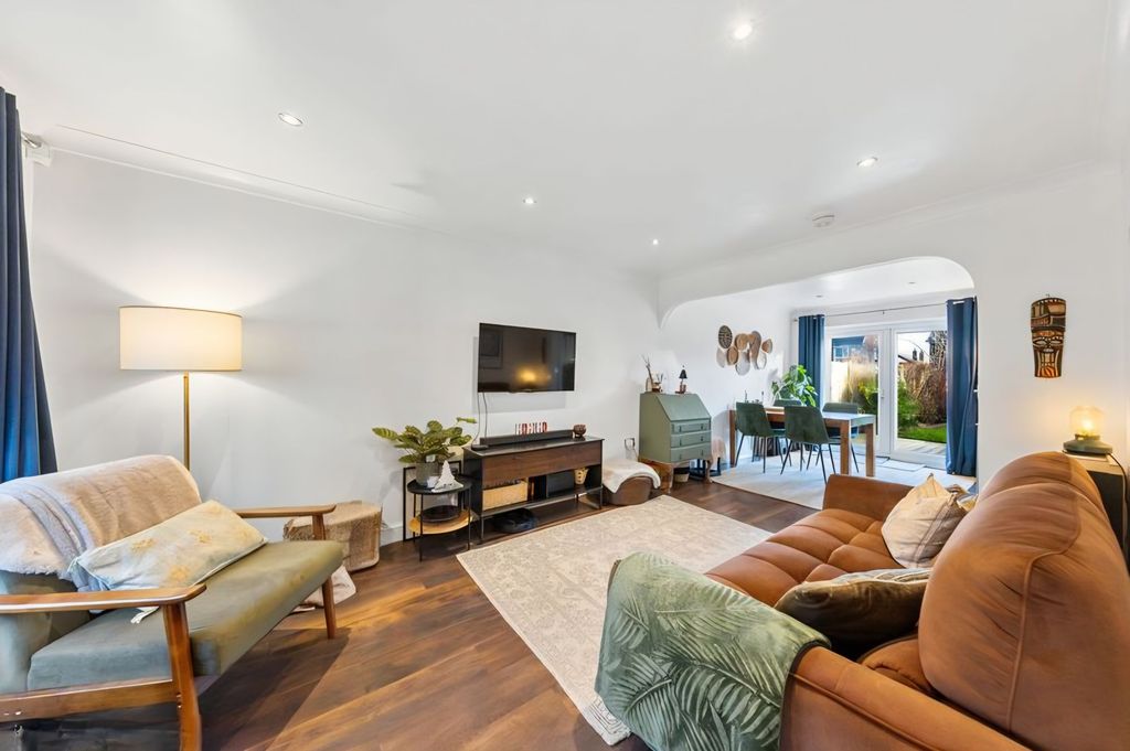 Property photo 2 of 25