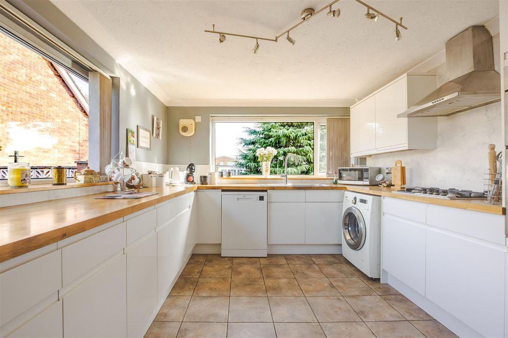 Property photo 2 of 18 Kitchen