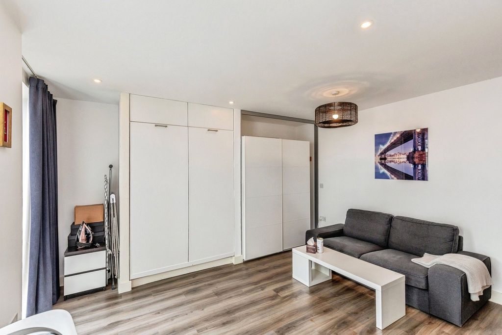 Property photo 3 of 7 Pbox-Img.Jpg