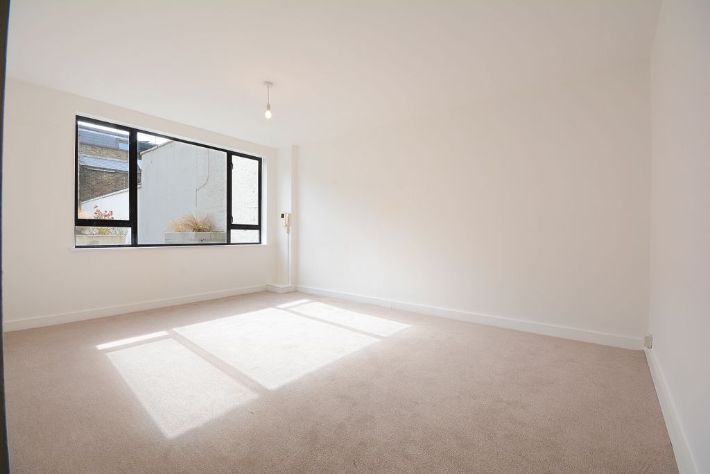 Property photo 3 of 8 Flat 2, 103-105 Harley Street_7167_High.Jpg
