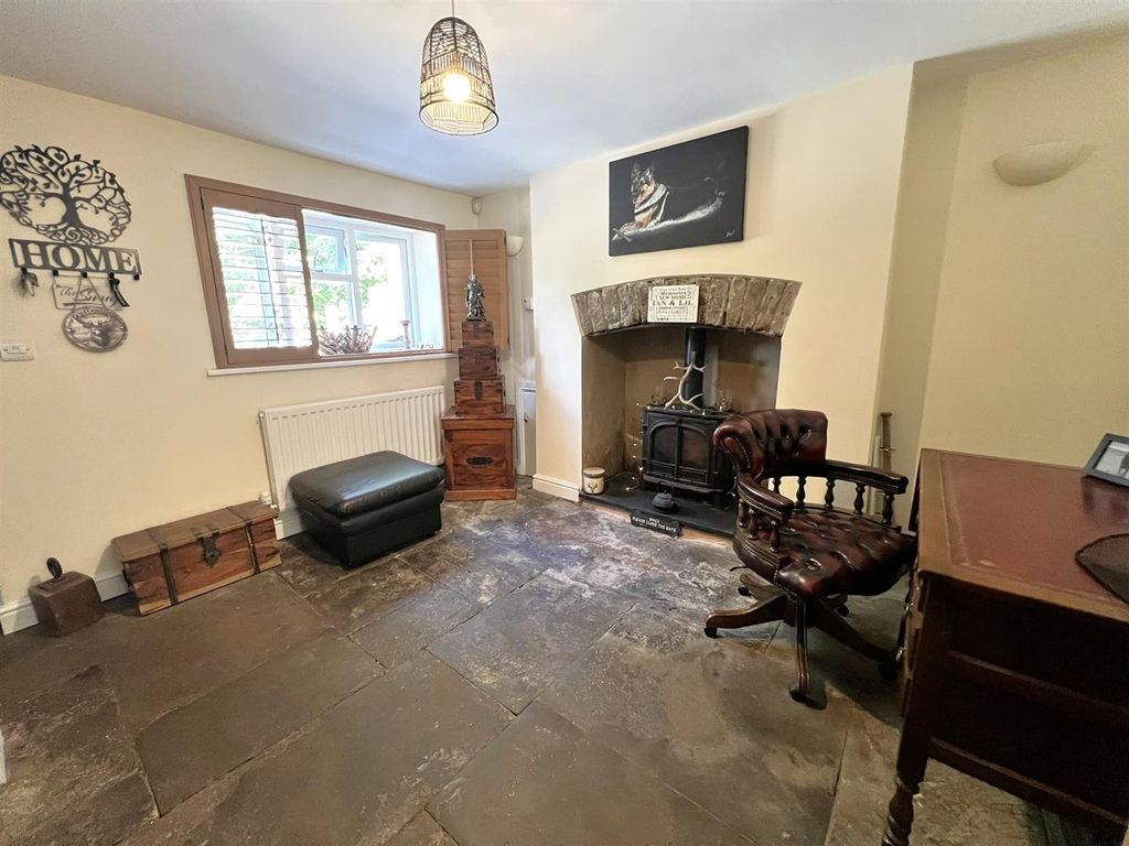 Property photo 3 of 28