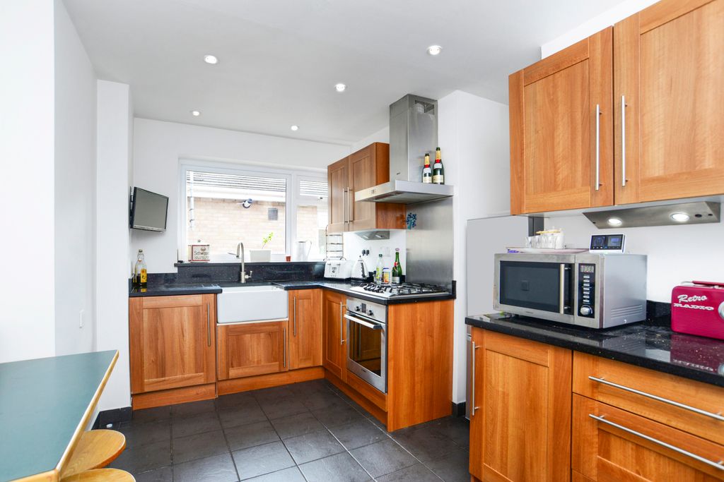 Property photo 1 of 9 Kitchen