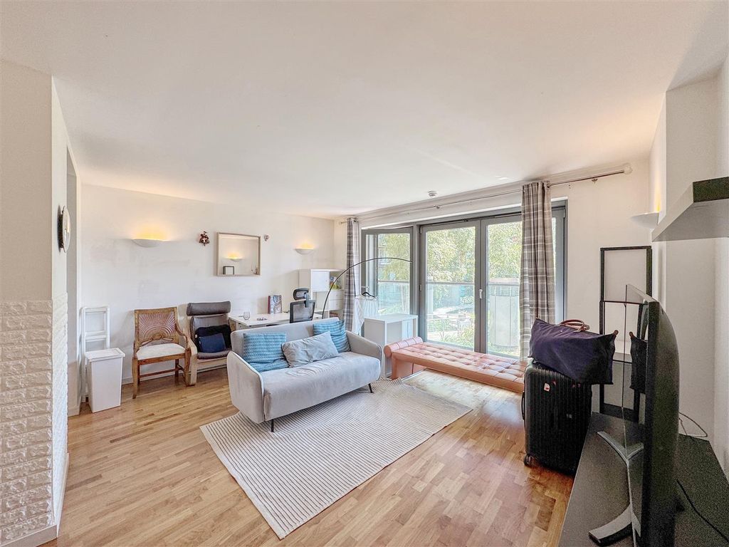 Property photo 1 of 21