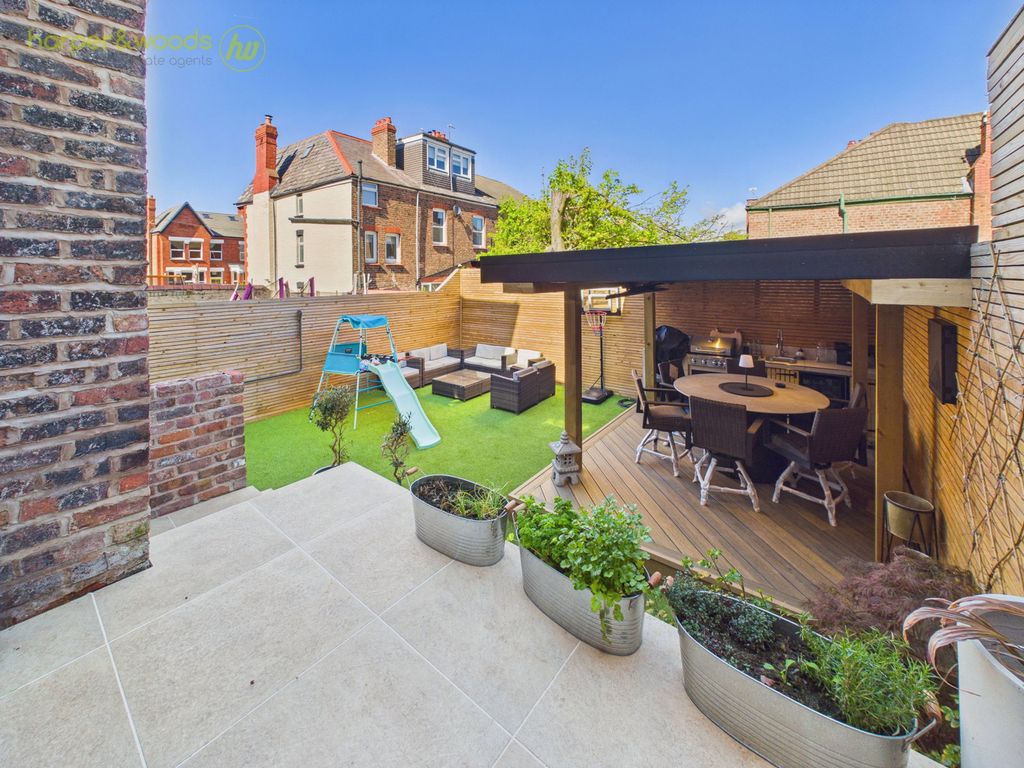 Property photo 3 of 48
