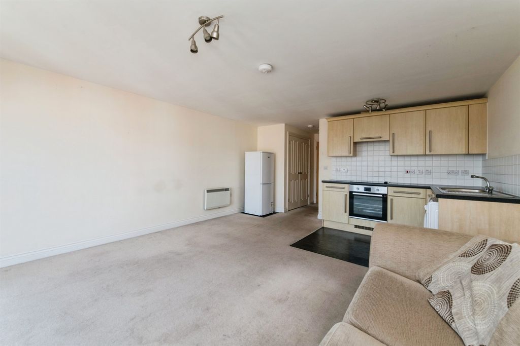 Property photo 3 of 12