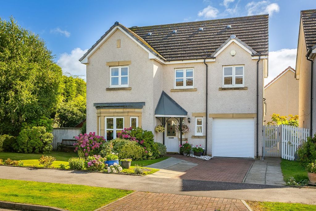 Property photo 1 of 33