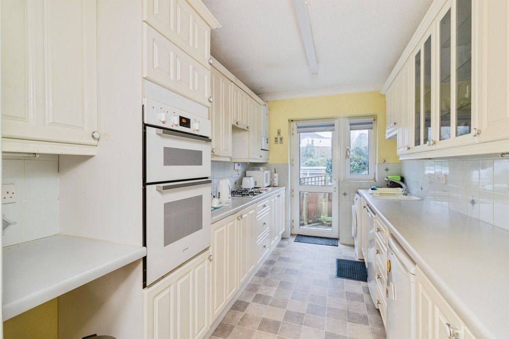 Property photo 3 of 20