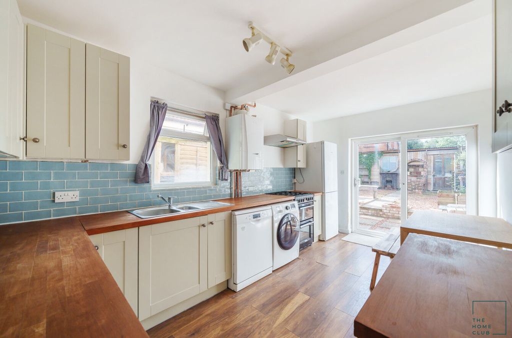 Property photo 2 of 16 Img_323_22_Original.Jpg