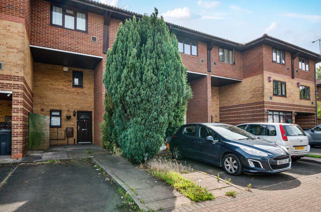 Property photo 1 of 8