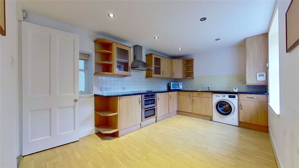 Property photo 3 of 18 Photo 3