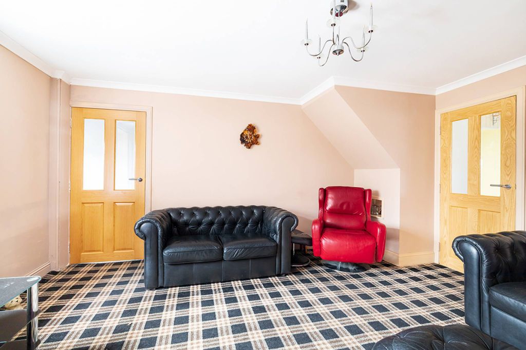 Property photo 3 of 28