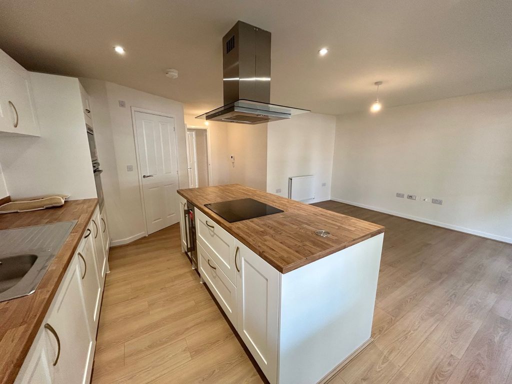 Property photo 2 of 12 Picture No. 17